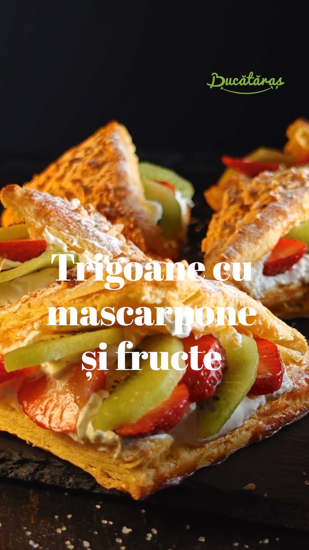 Trigoane cu cremă mascarpone și fructe - Desert rapid și delicios