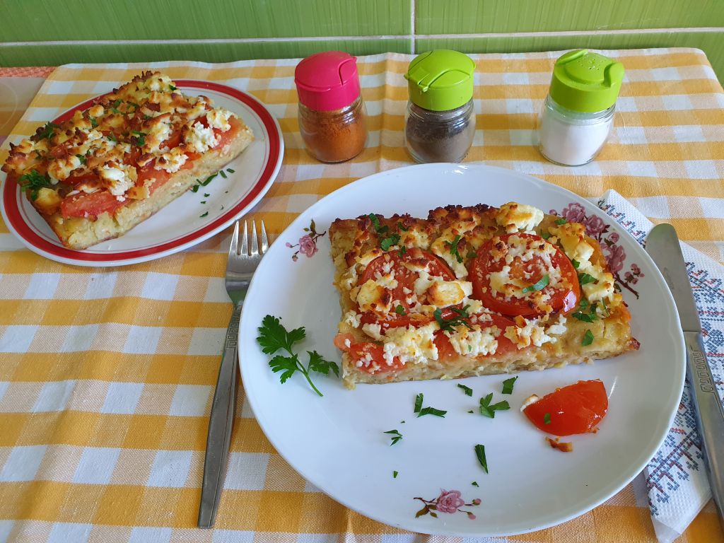 Pizza altfel, pe blat de cartofi - Reteta simpla si satioasa