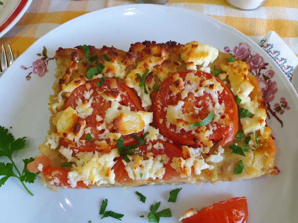 Pizza altfel, pe blat de cartofi - Reteta simpla si satioasa