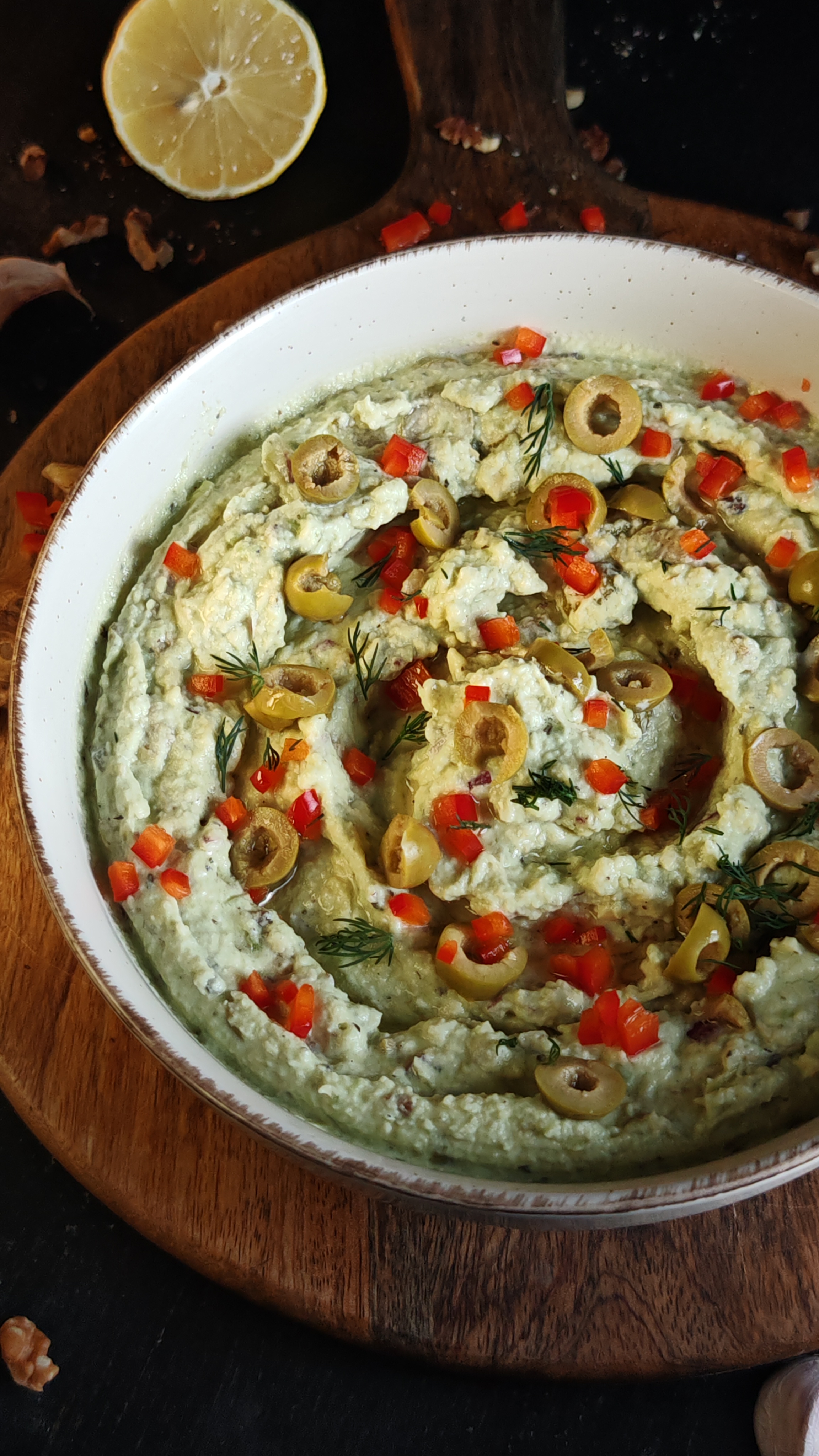 Salată cu avocado - Rețeta savuroasă și ușoară