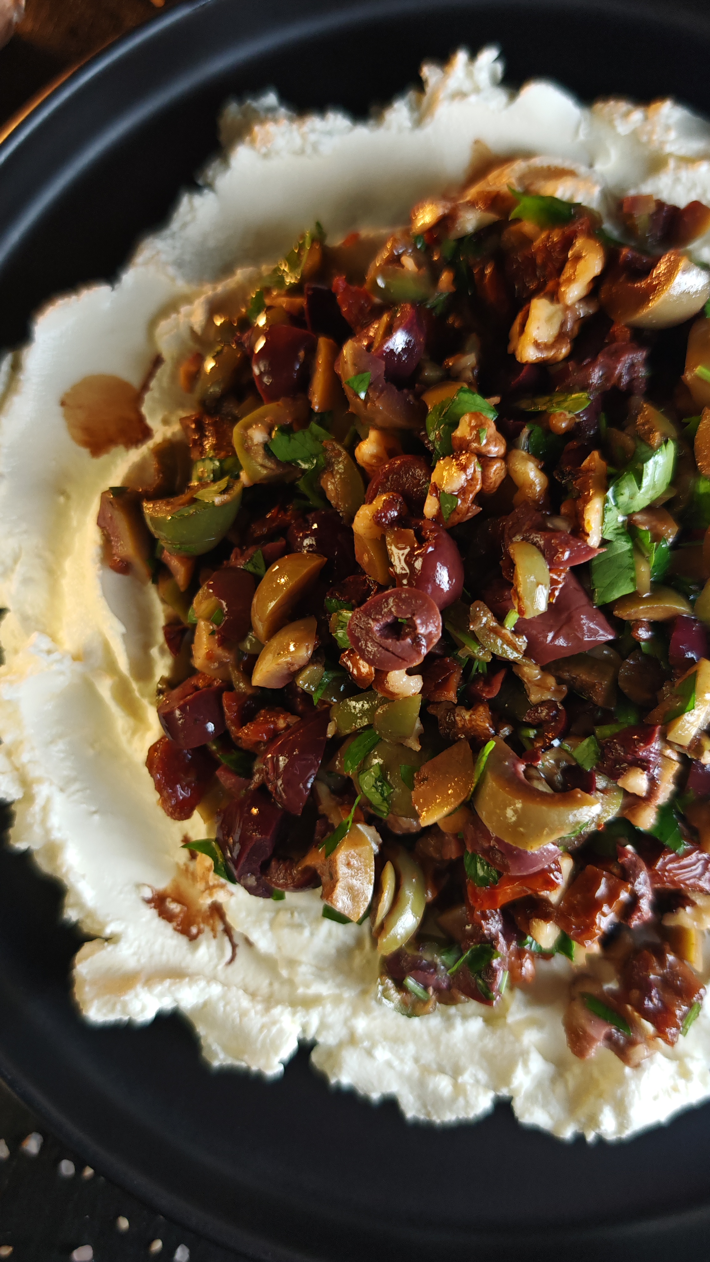 Salată de măsline - Rapidă, gustoasă și fără coacere