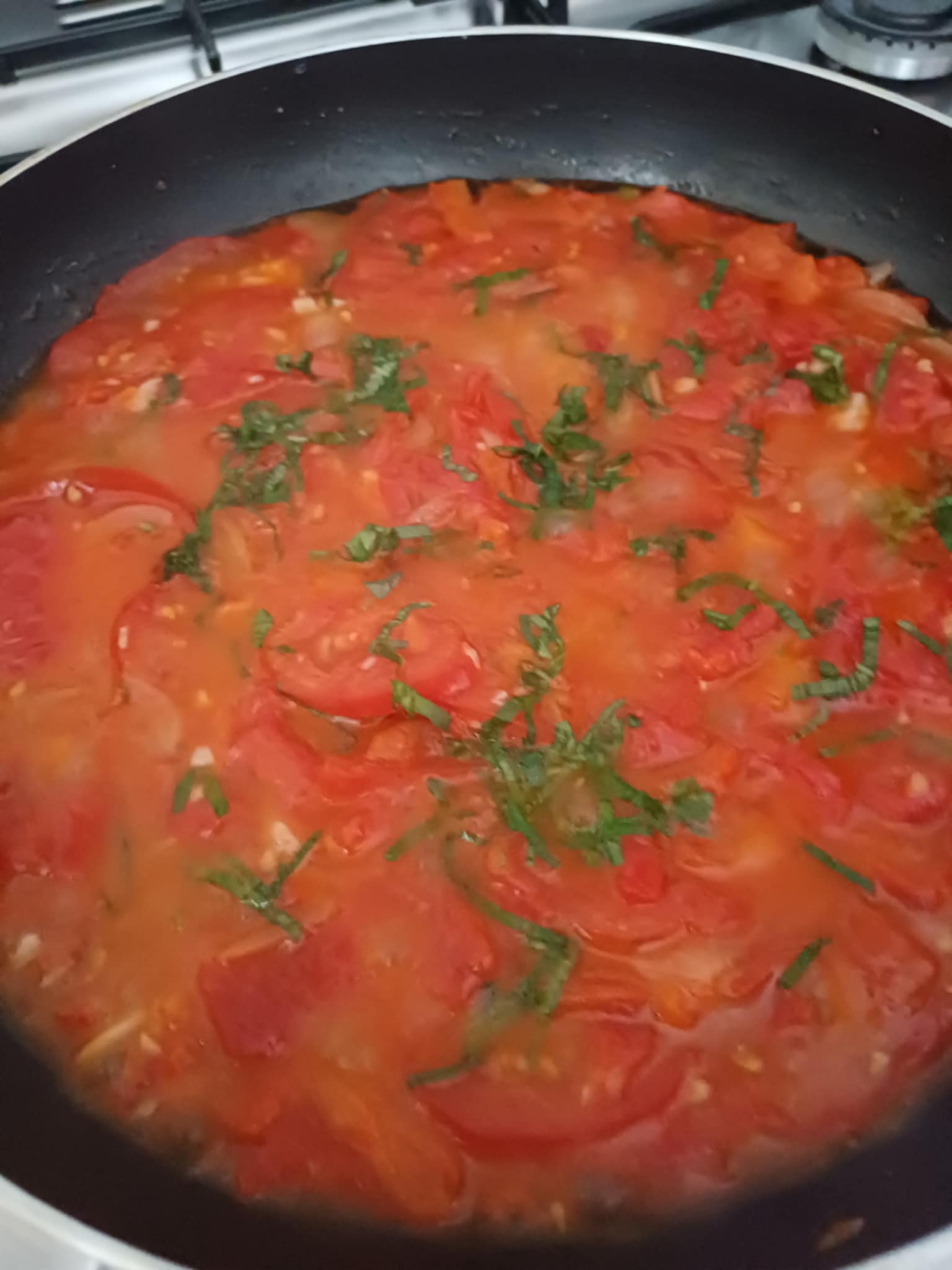 Shakshuka - Reteta pentru mic dejun cu ardei gras copt, rosii si oua