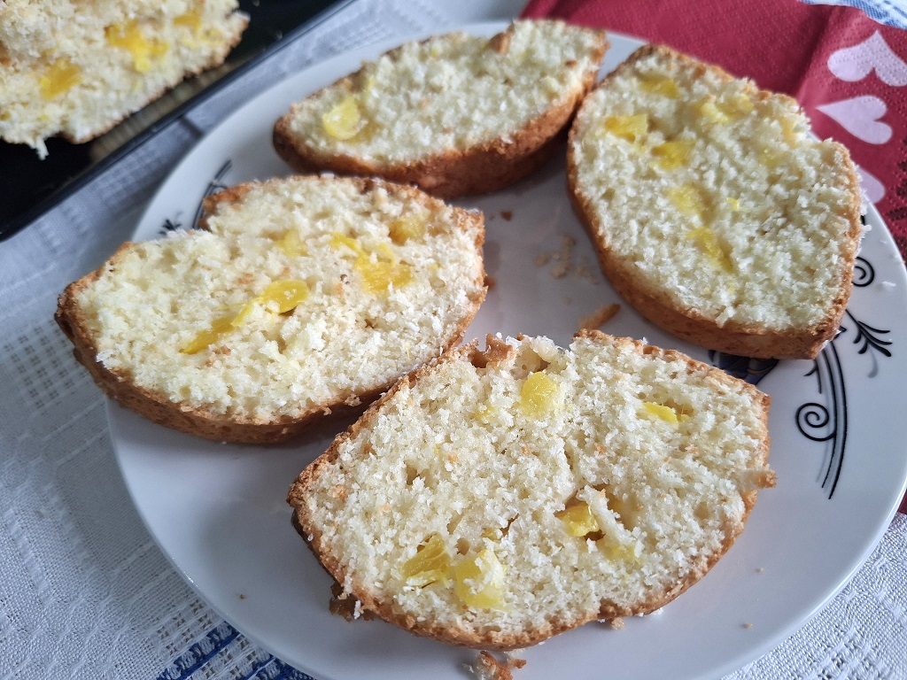 Chec Pina Colada - Pufos, aromat si usor de facut