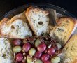 Brânză camembert cu struguri la cuptor - Aperitivul plin de savoare care te va cuceri-1