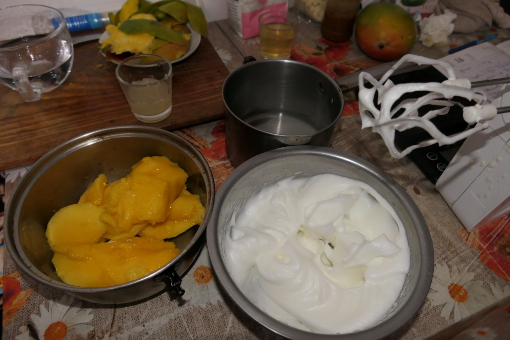 Prajitura cu mango si pralina cu alune de padure - Reteta delicioasa de casa