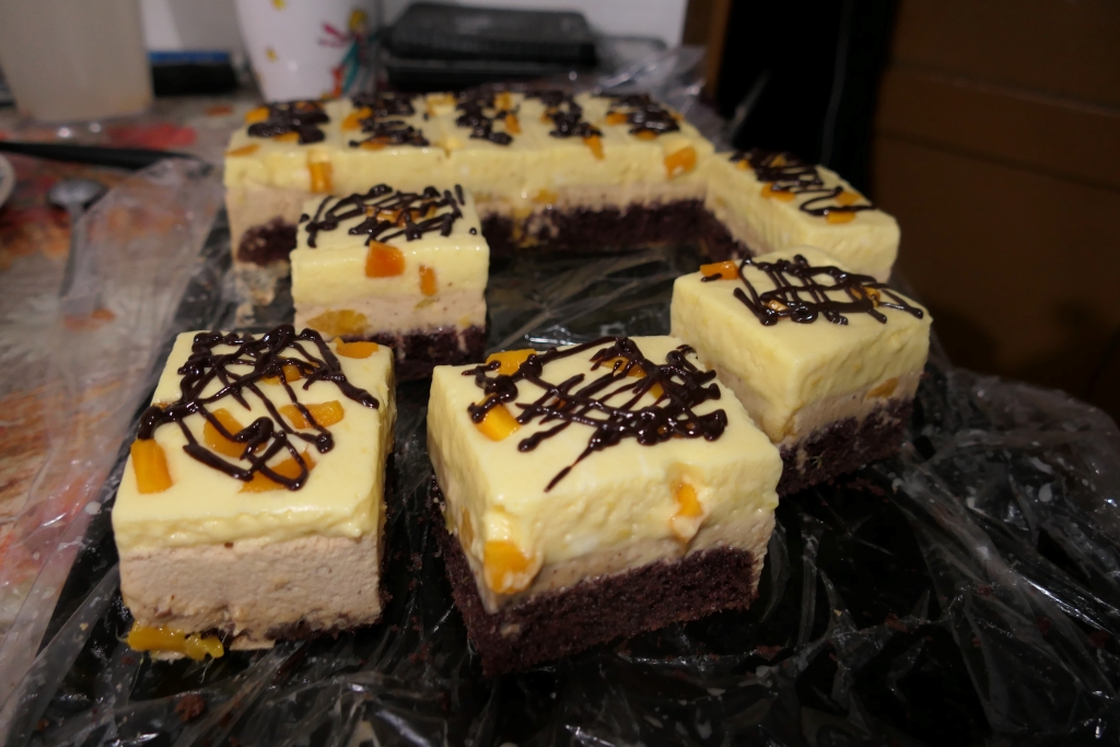 Prajitura cu mango si pralina cu alune de padure - Reteta delicioasa de casa