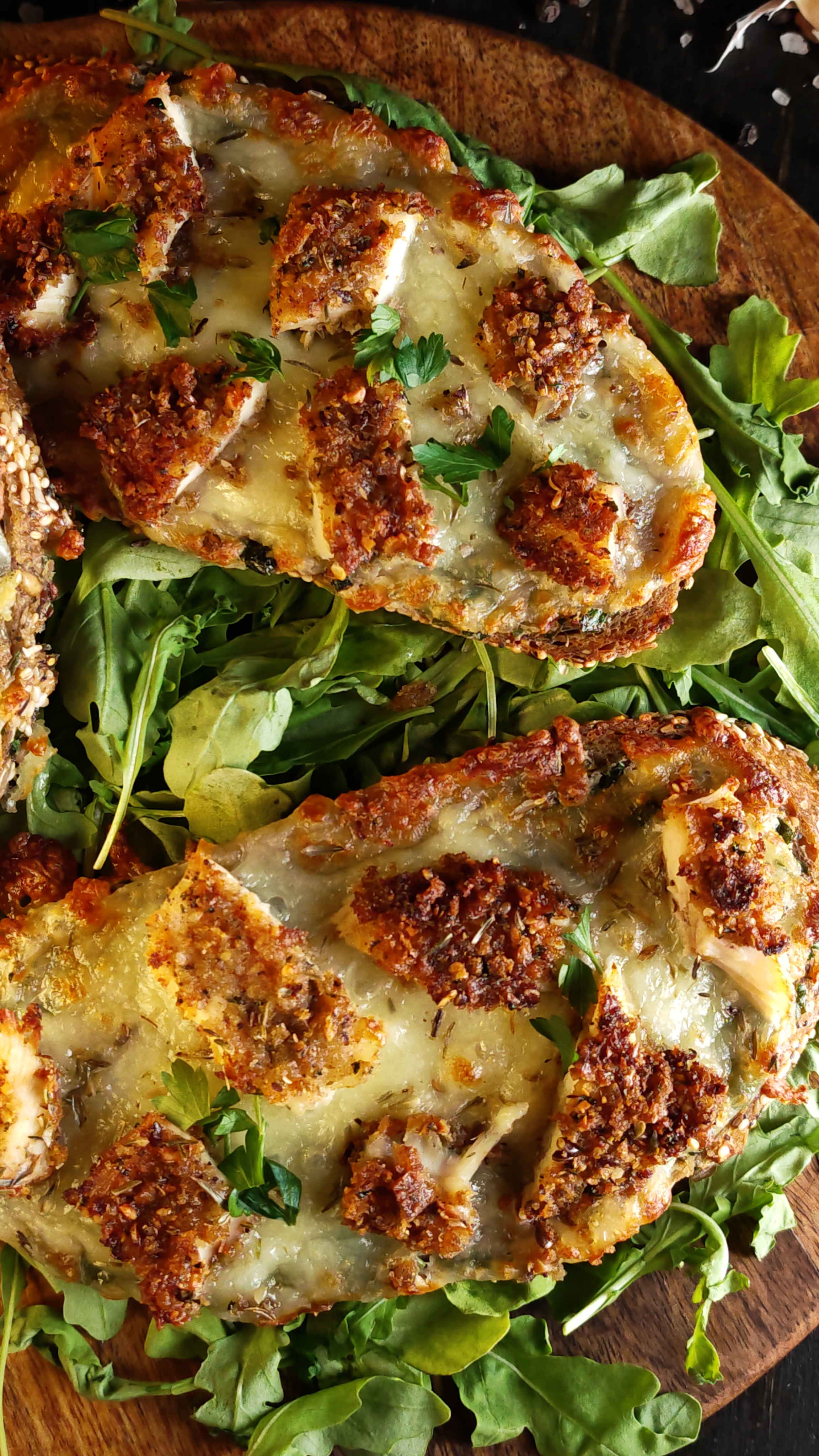 Garlic bread cu șnițel crocant – rețeta simplă care te cucerește prin savoare