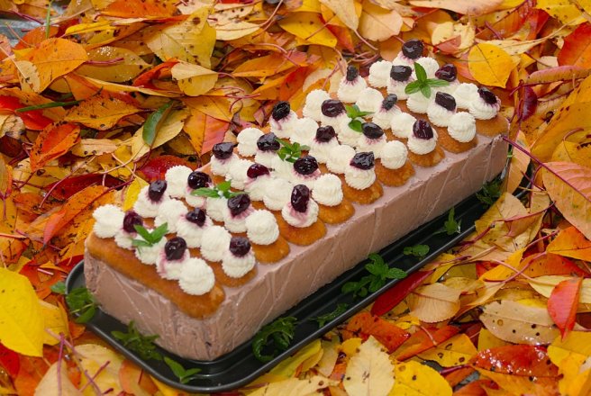 Desert cu cirese din dulceata de cirese negre amare