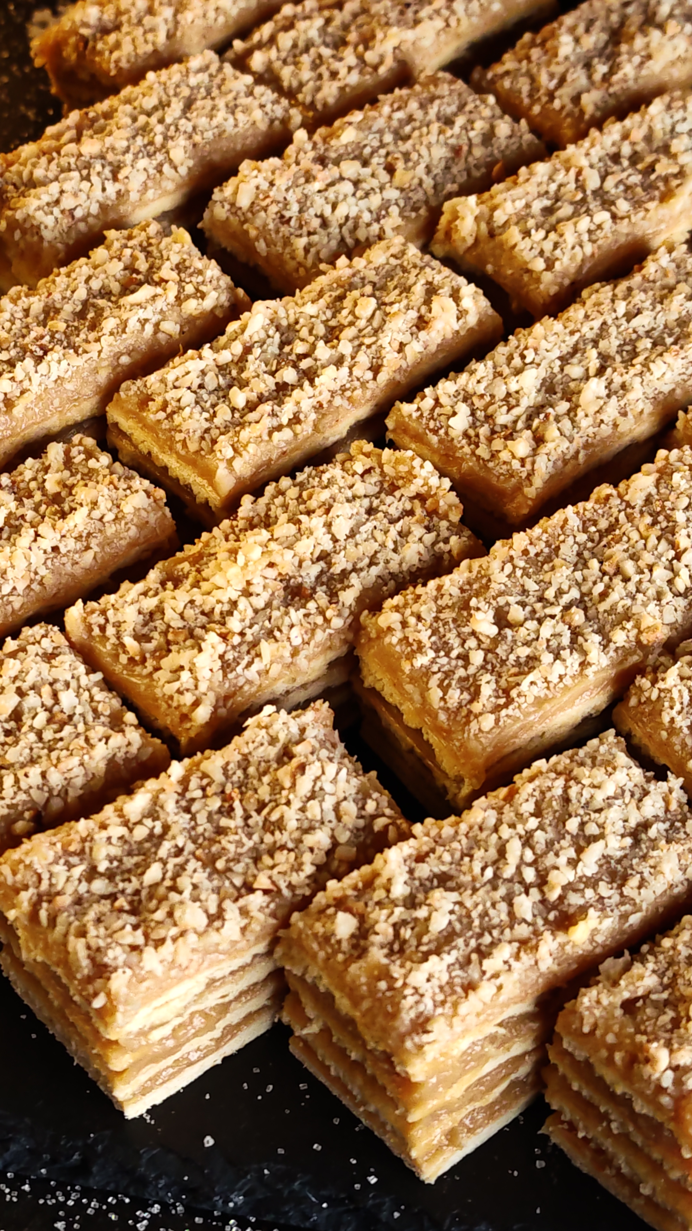 Prăjitura cu foi și cremă caramel - Deliciul aromat care te cucerește