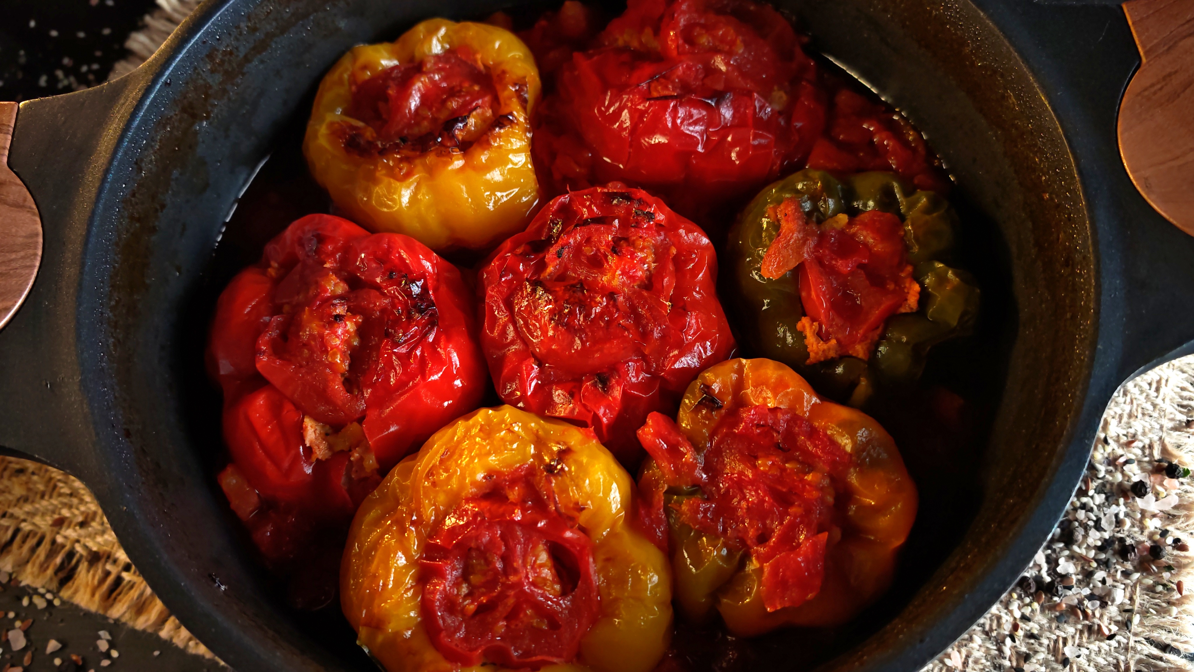 Ardei umpluți cu carne - Rețeta gustoasă și aromată